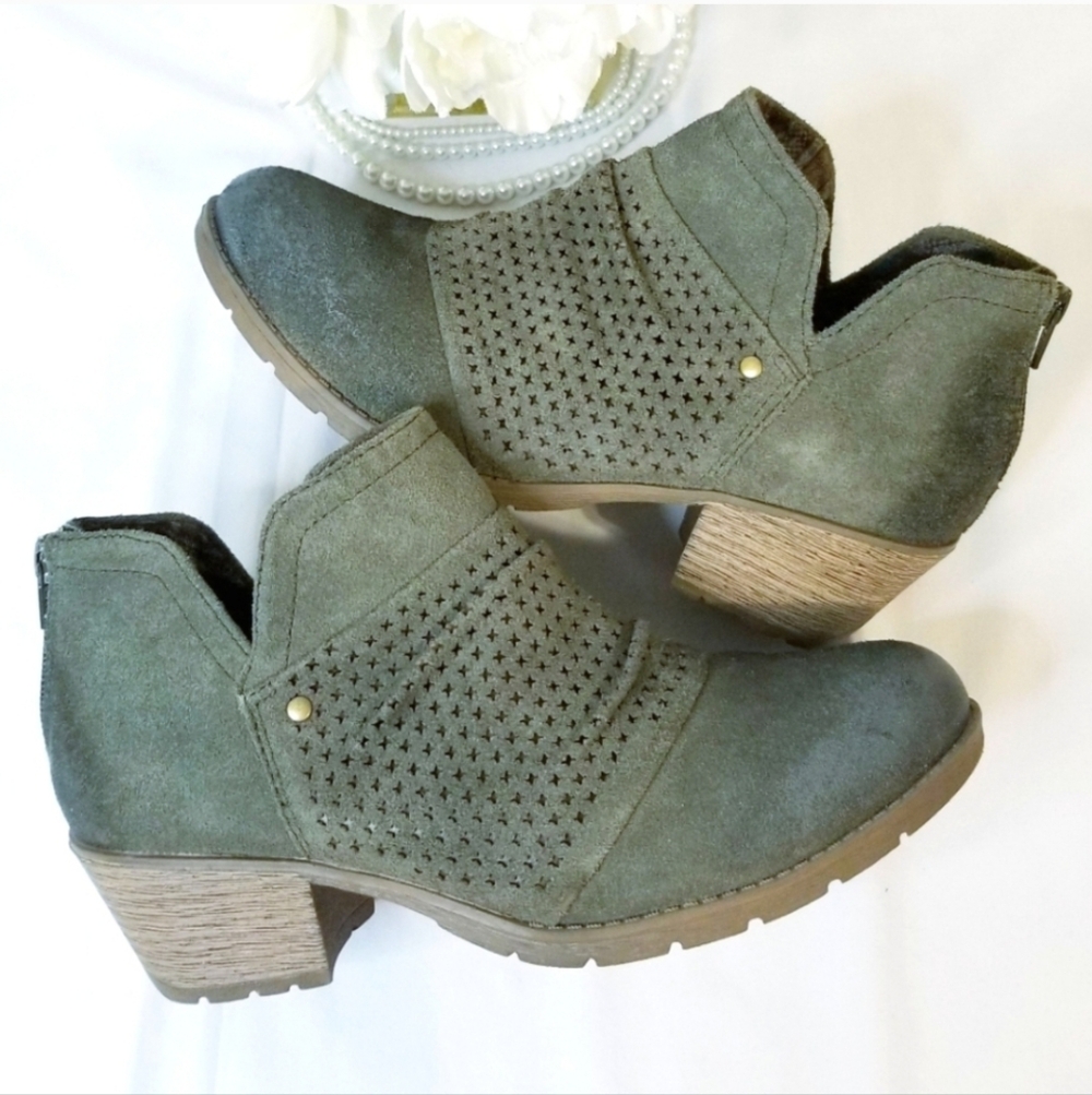 Earth Origins Amanda Olive Green Leather Ankle Booties